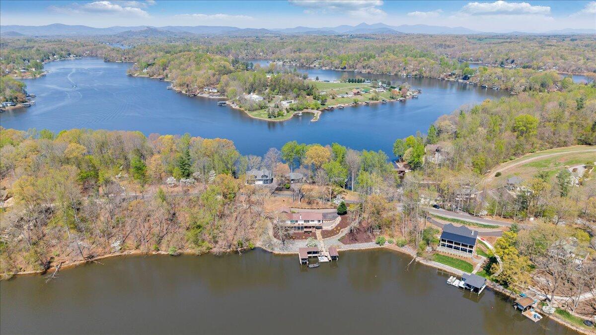 1055 REDBUD LN