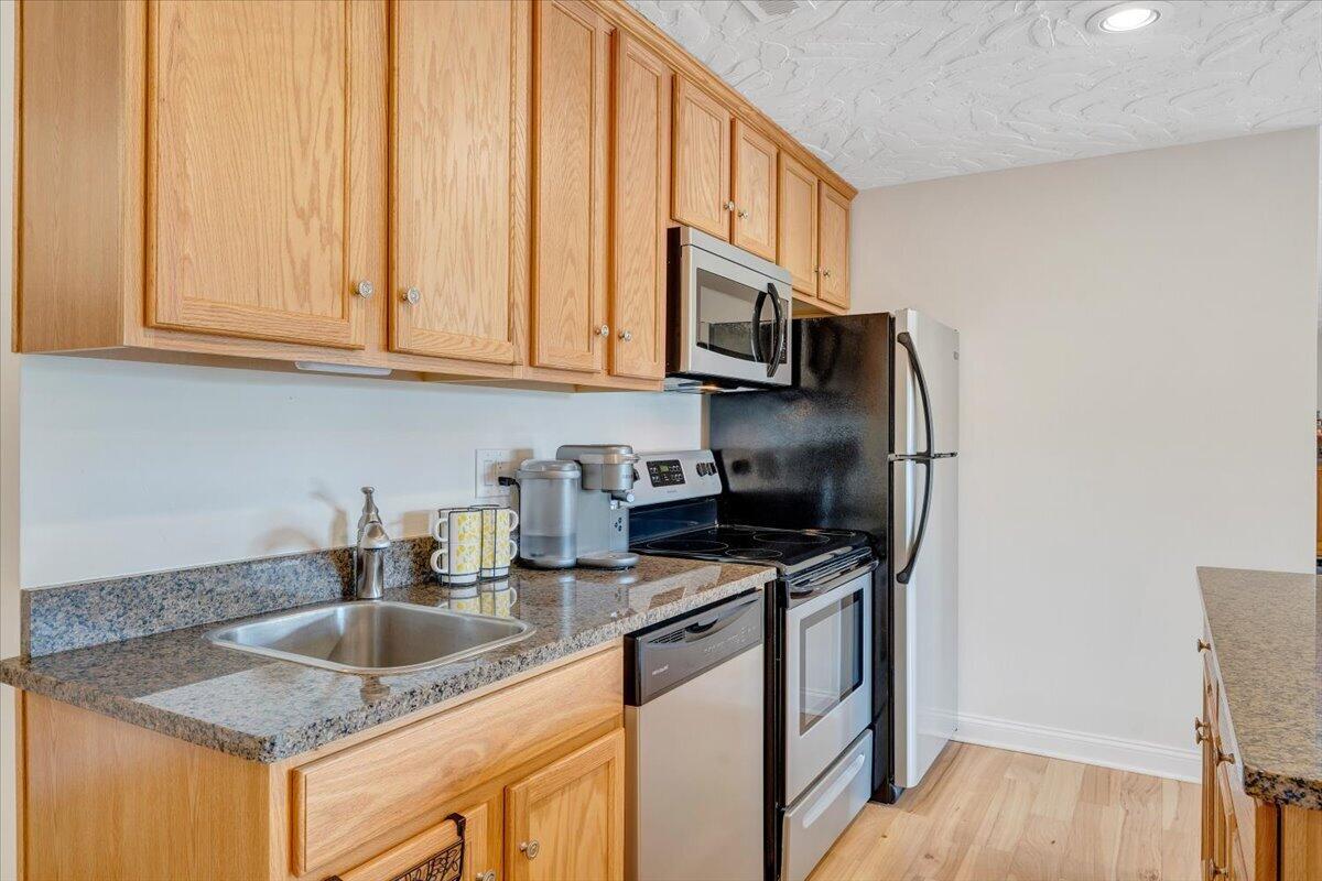 1055 REDBUD LN