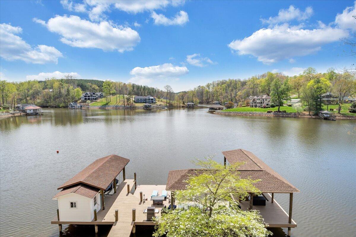 1055 REDBUD LN