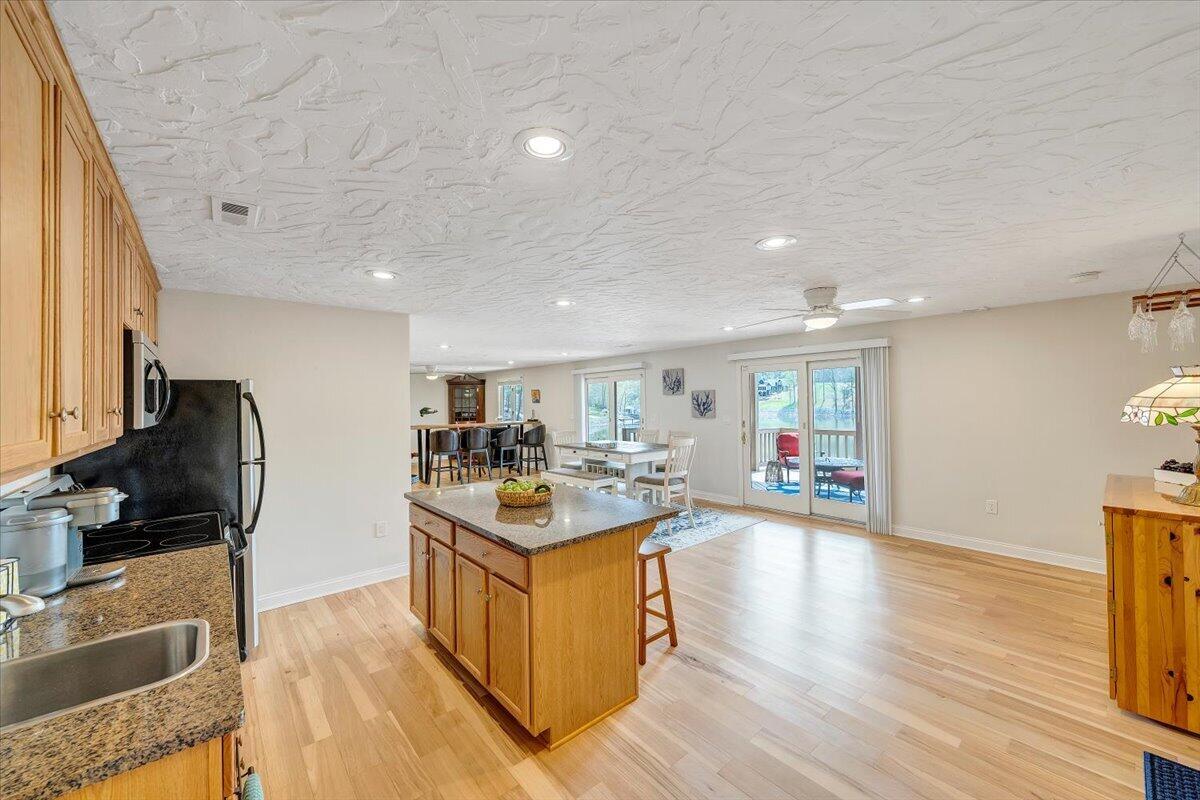 1055 REDBUD LN