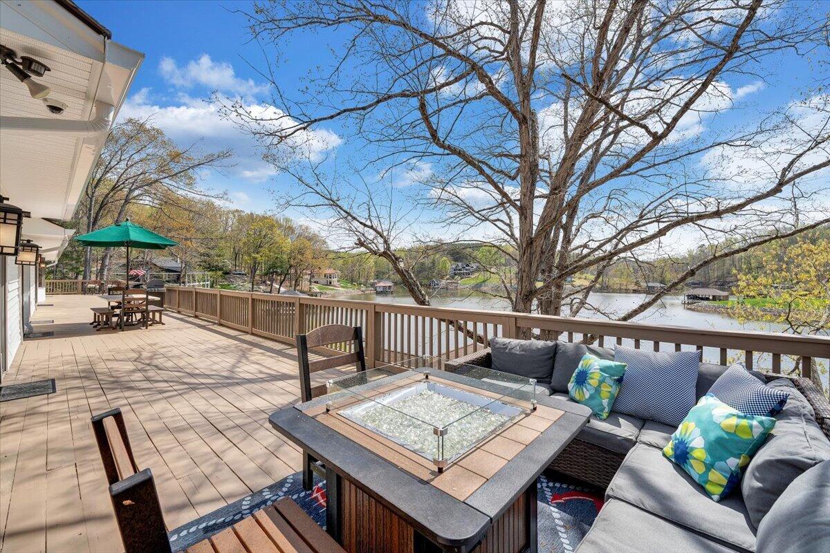 1055 REDBUD LN