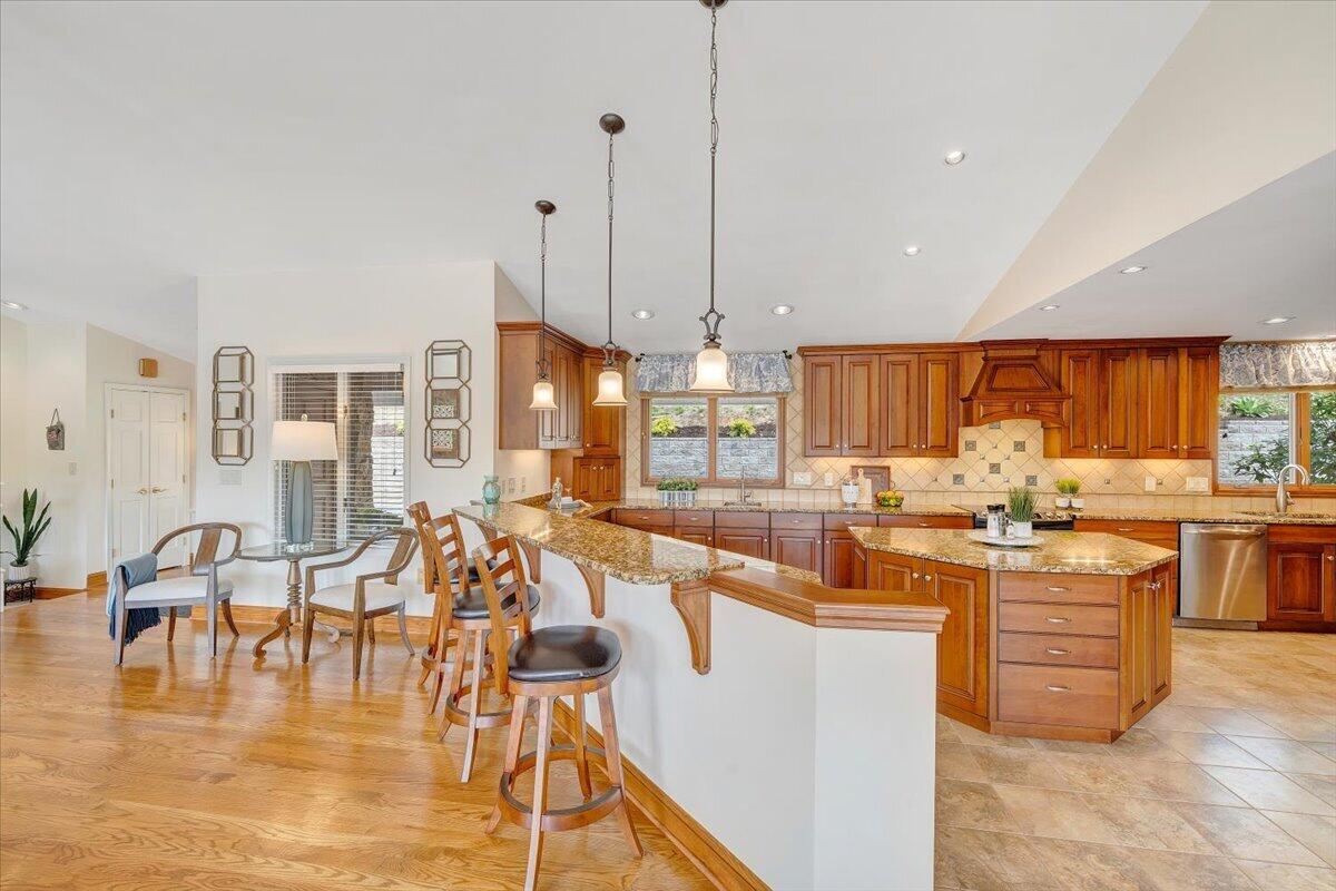 1055 REDBUD LN