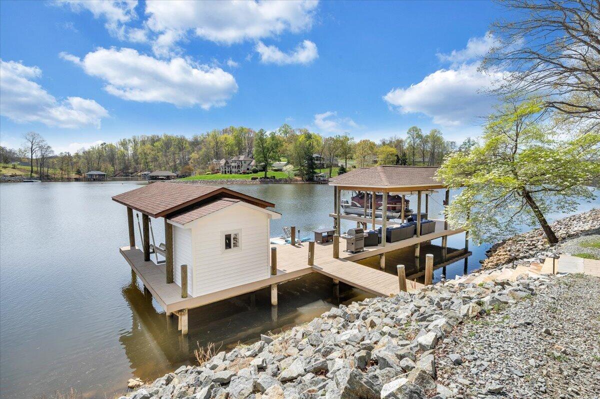 1055 REDBUD LN