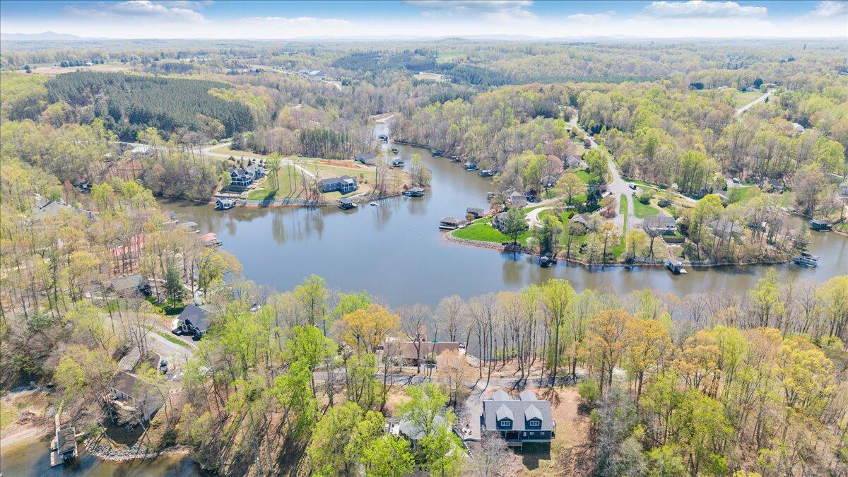 1055 REDBUD LN