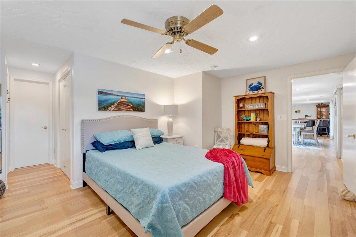 1055 REDBUD LN