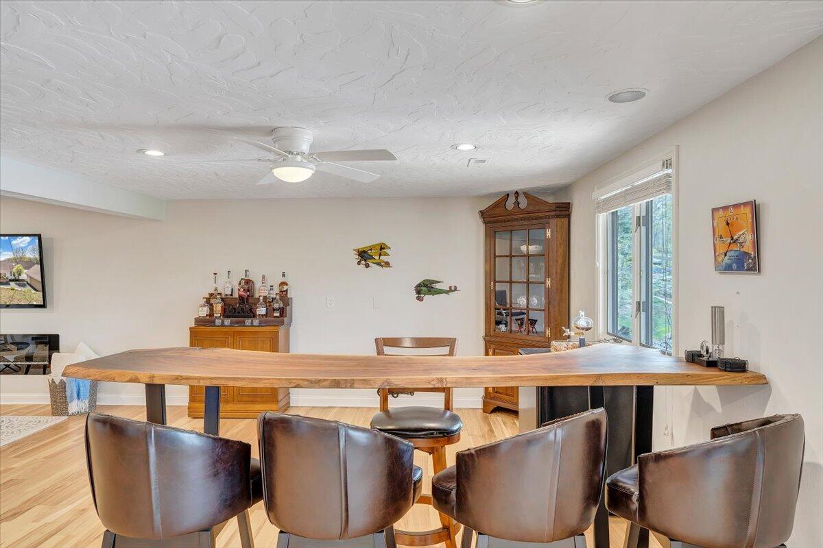 1055 REDBUD LN