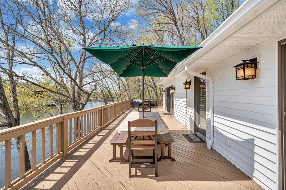 1055 REDBUD LN