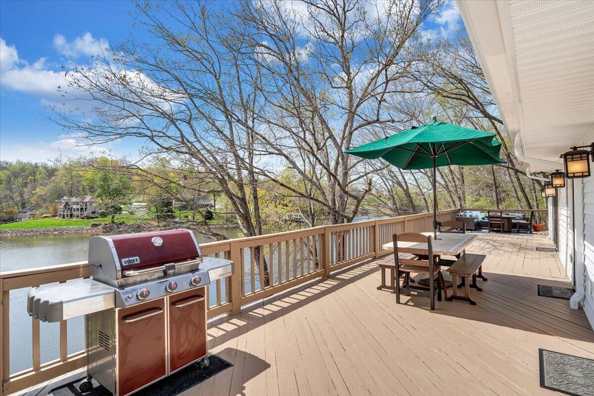 1055 REDBUD LN