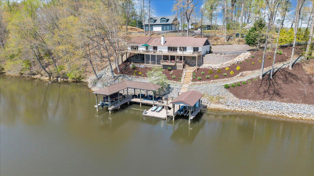 1055 REDBUD LN