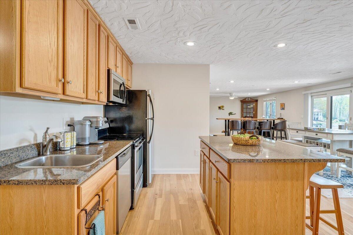 1055 REDBUD LN