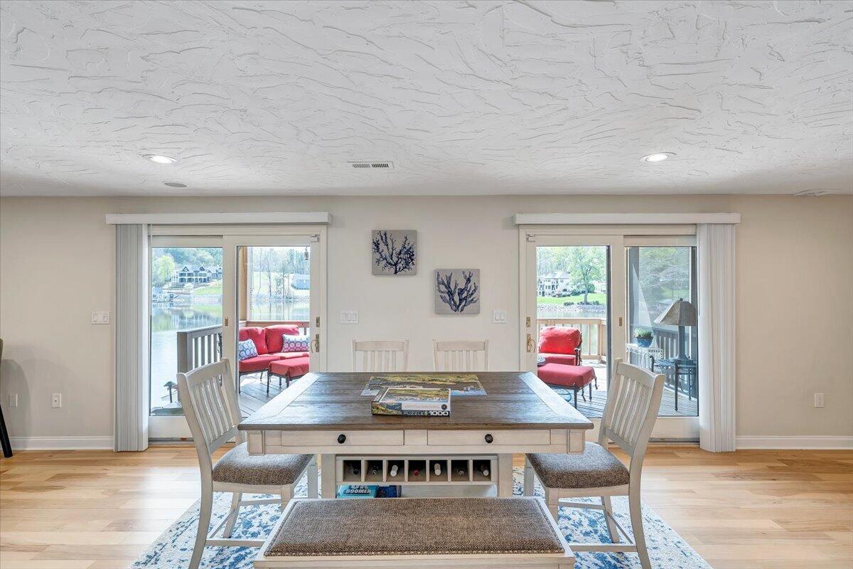 1055 REDBUD LN