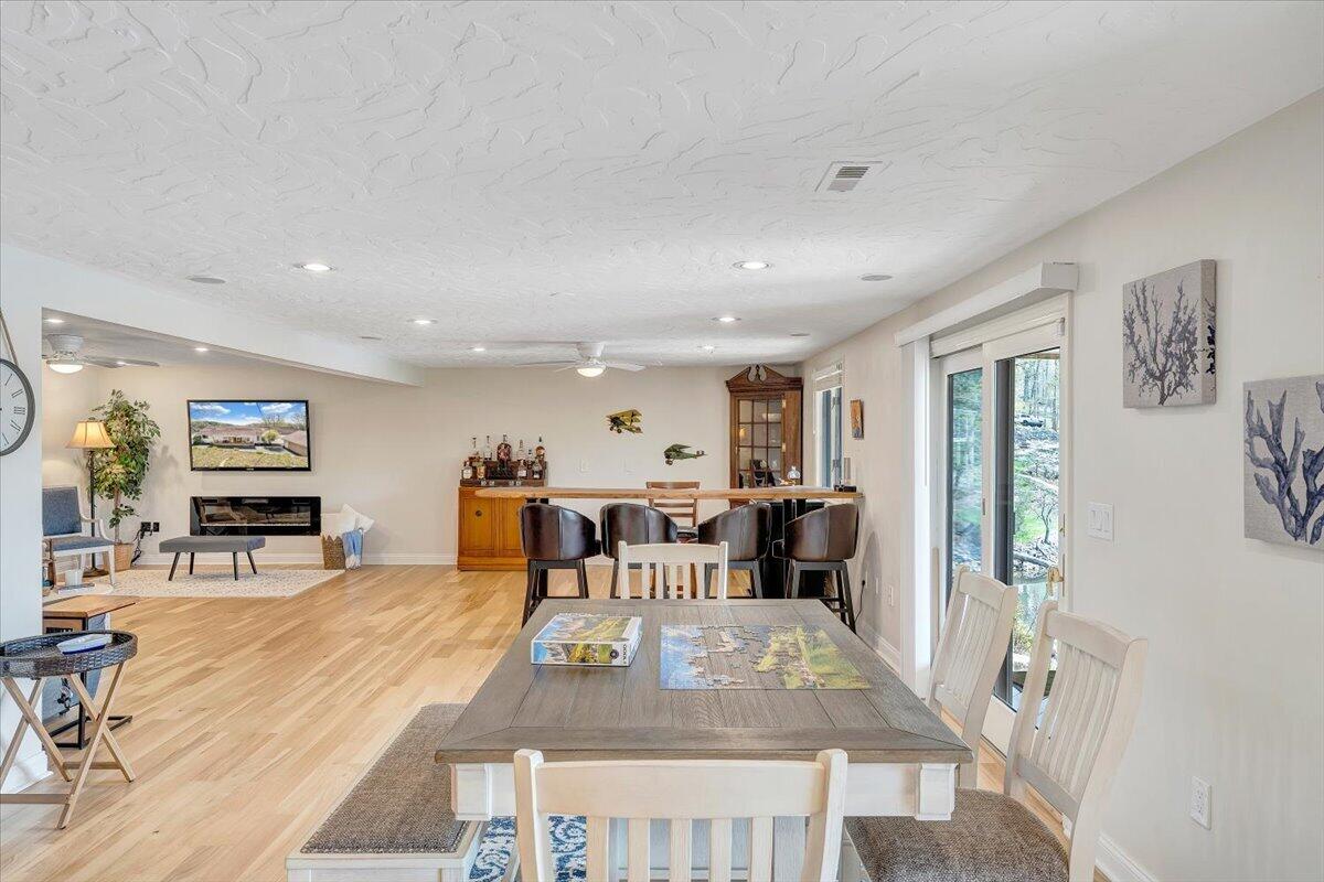 1055 REDBUD LN