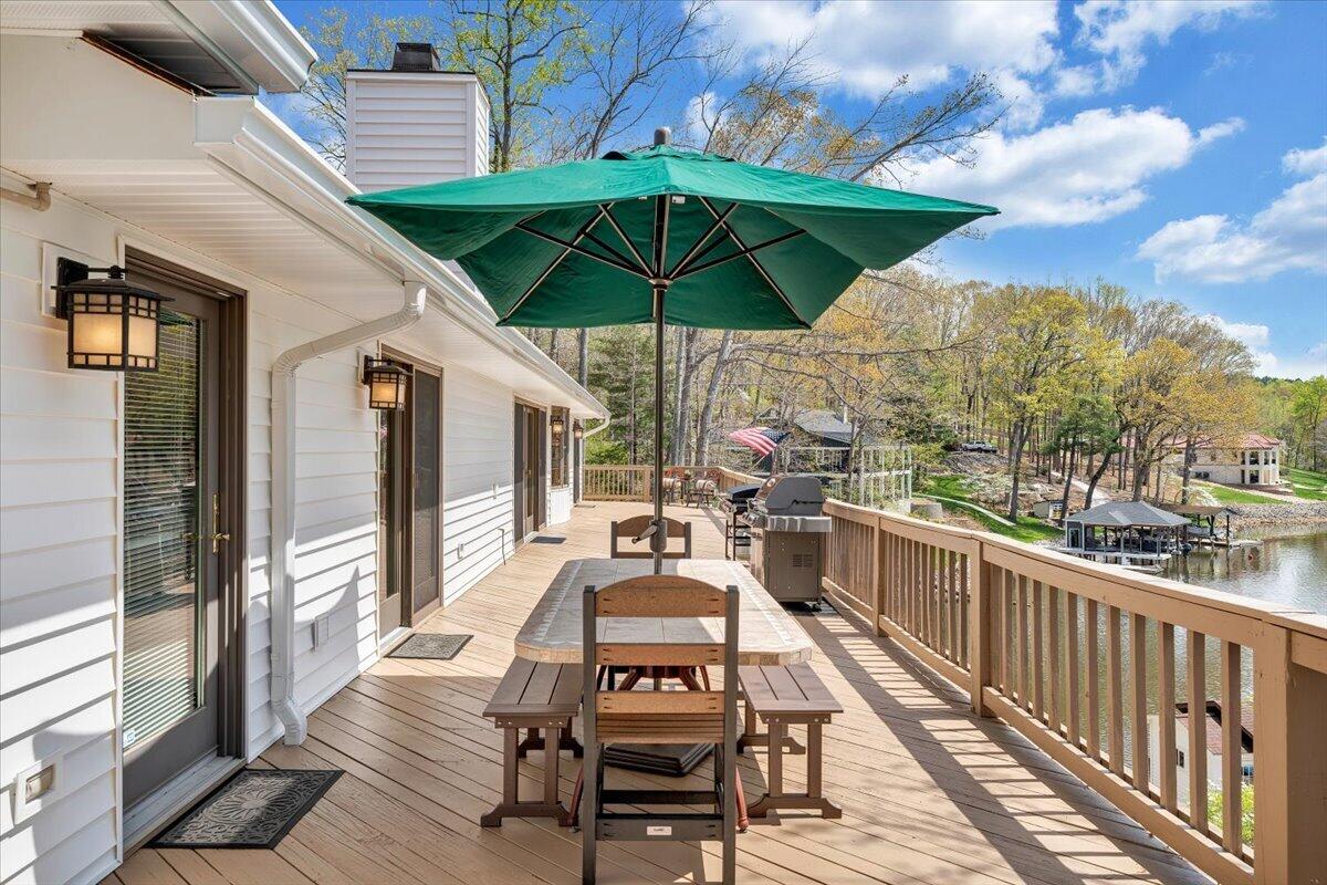 1055 REDBUD LN