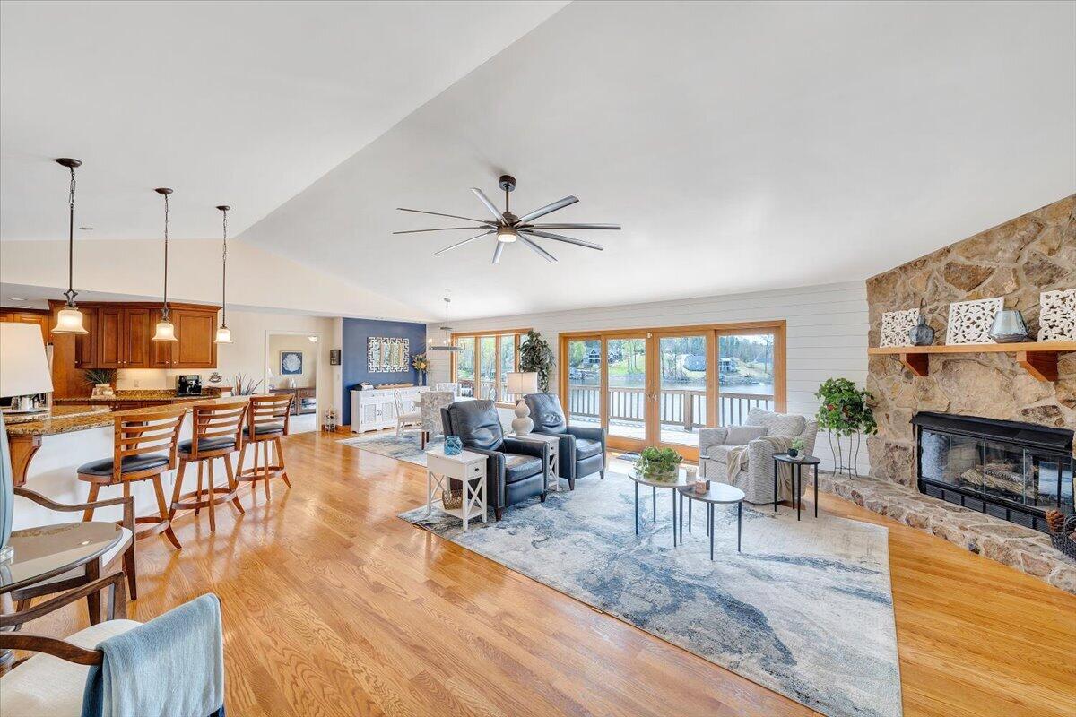 1055 REDBUD LN