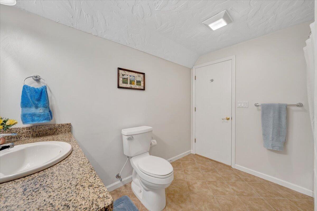 1055 REDBUD LN