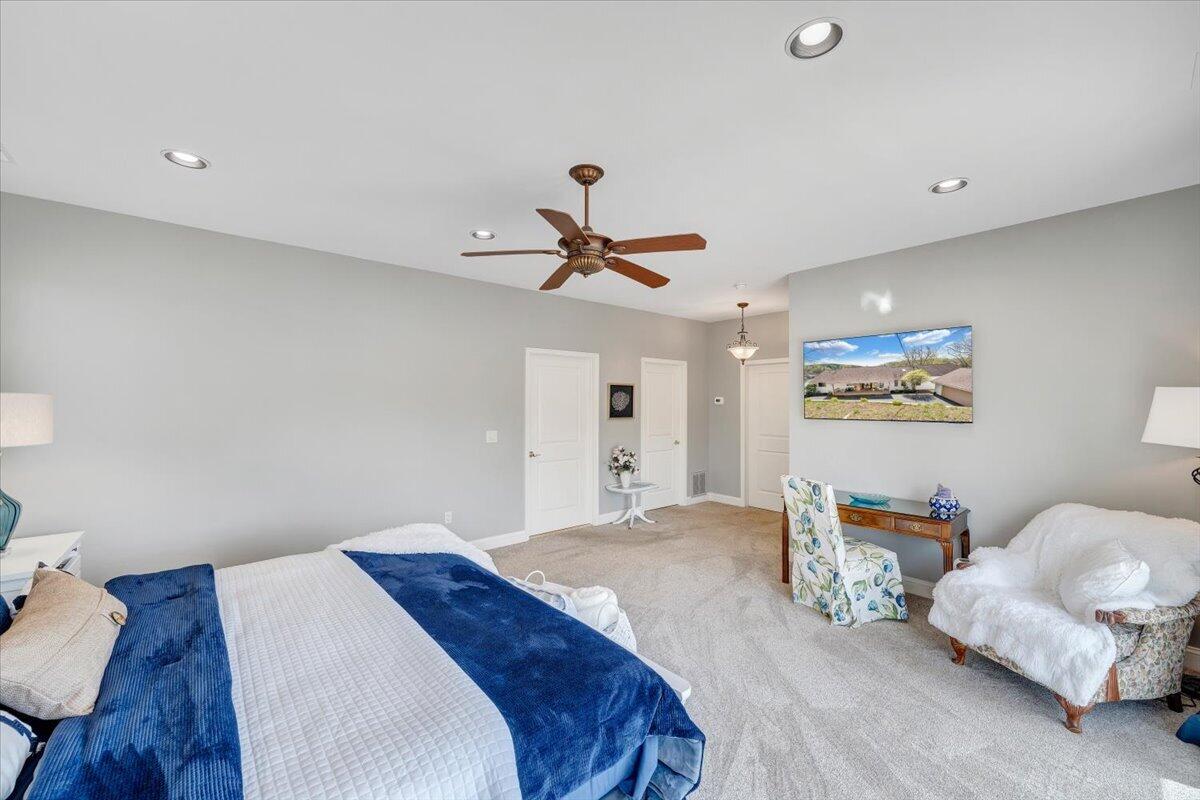 1055 REDBUD LN