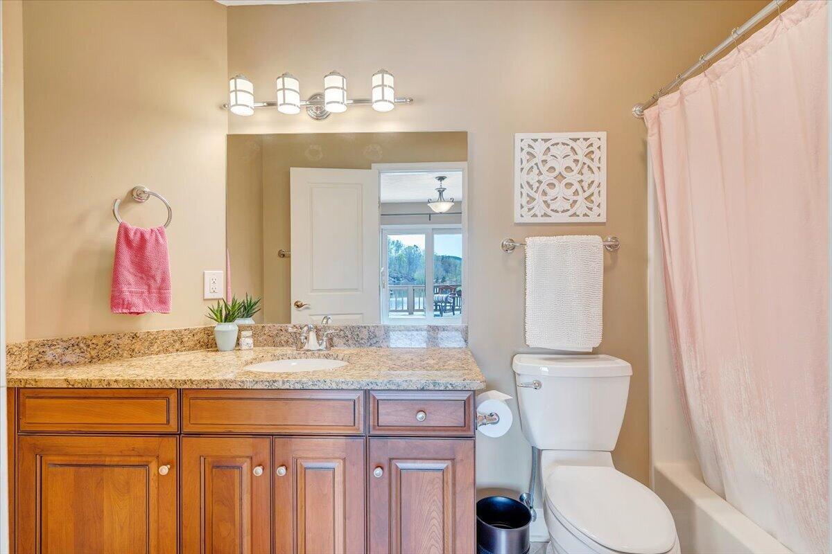 1055 REDBUD LN