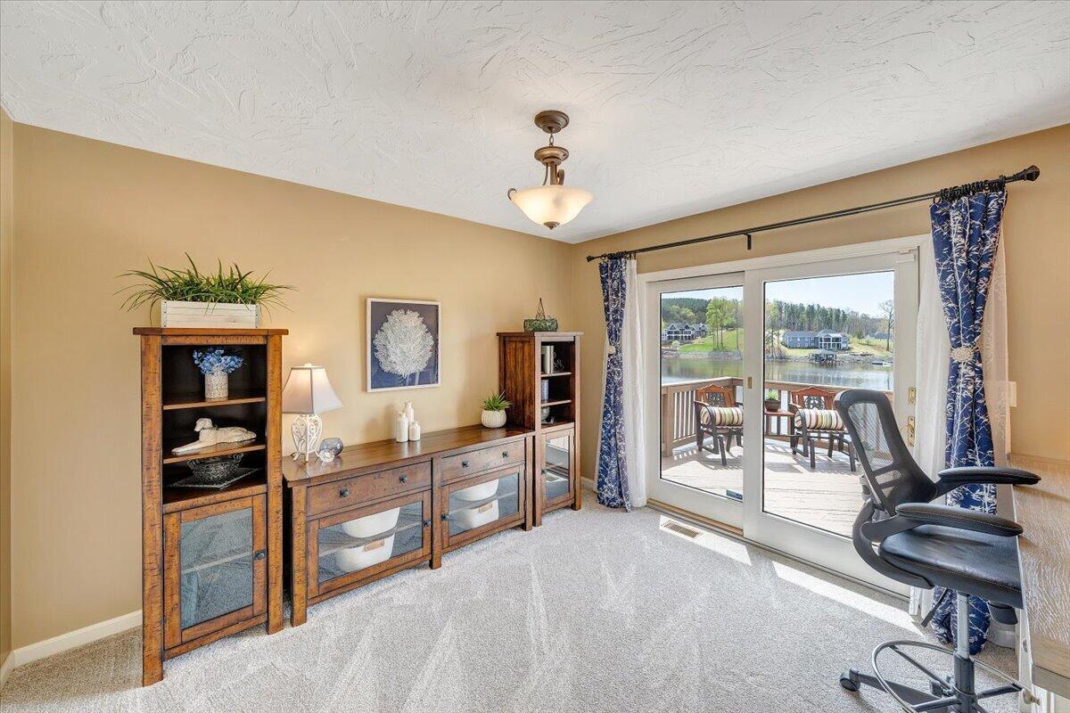1055 REDBUD LN