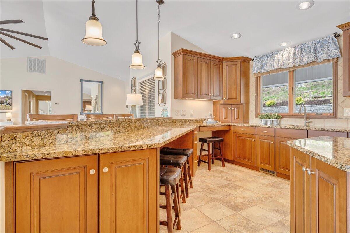 1055 REDBUD LN