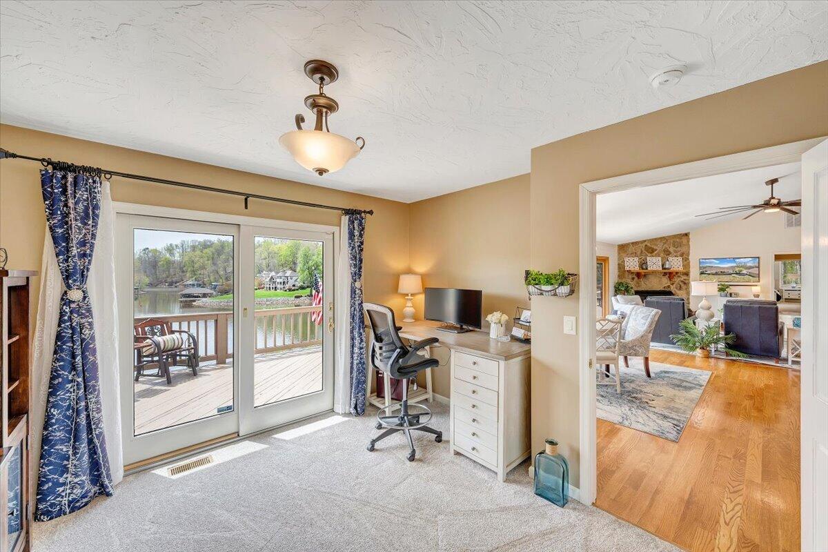 1055 REDBUD LN