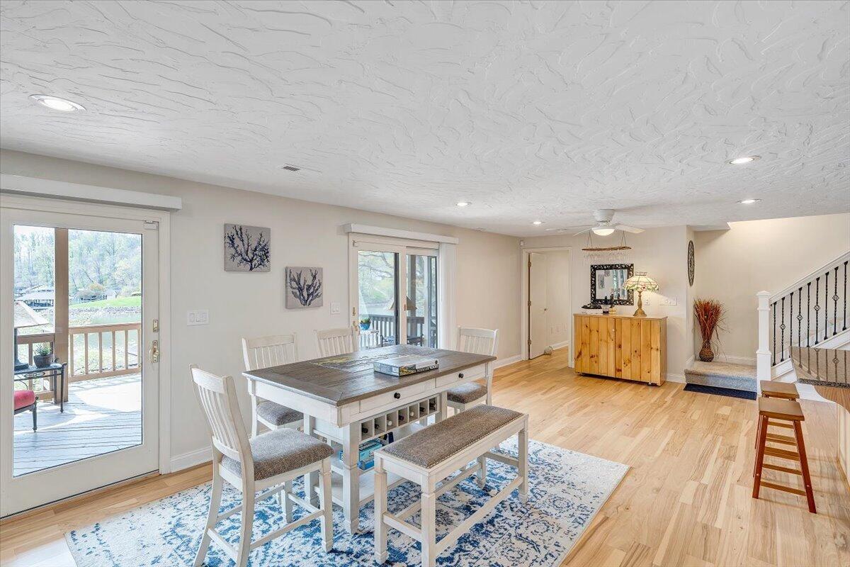 1055 REDBUD LN