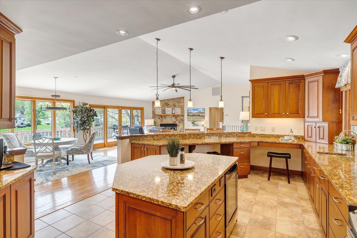 1055 REDBUD LN