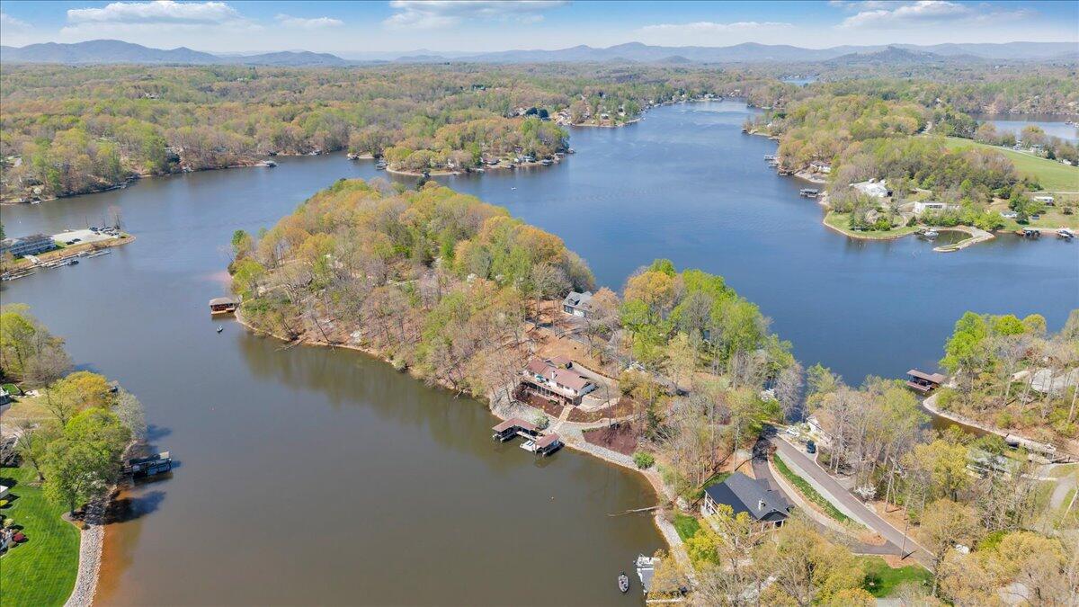 1055 REDBUD LN