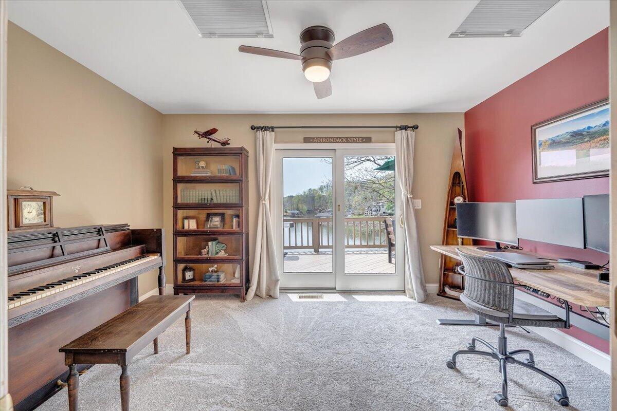 1055 REDBUD LN