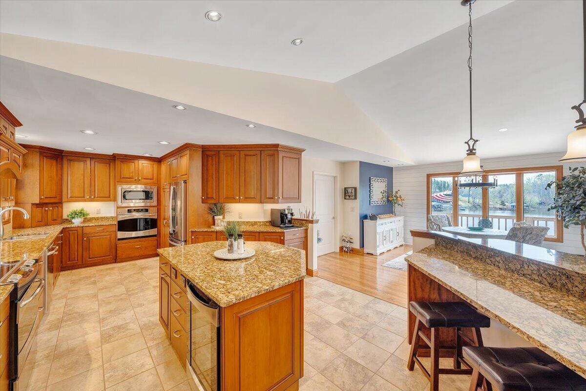 1055 REDBUD LN