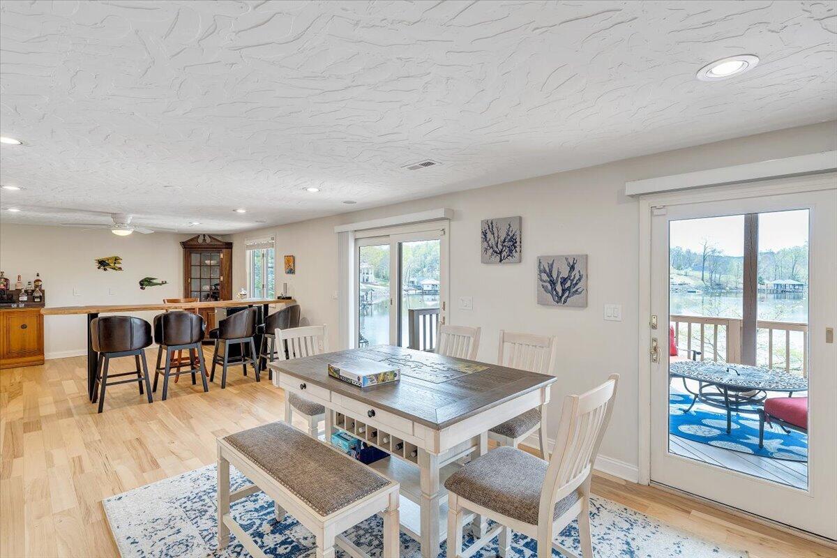 1055 REDBUD LN