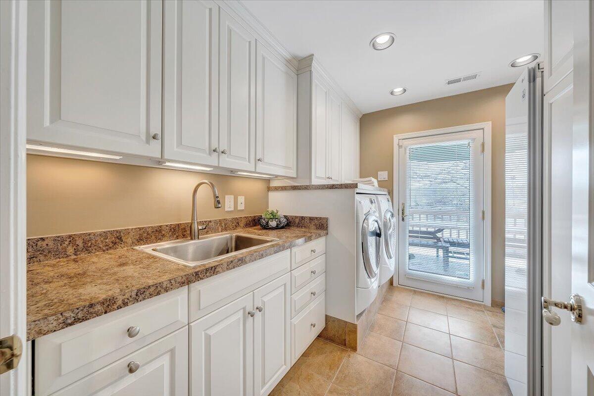 1055 REDBUD LN