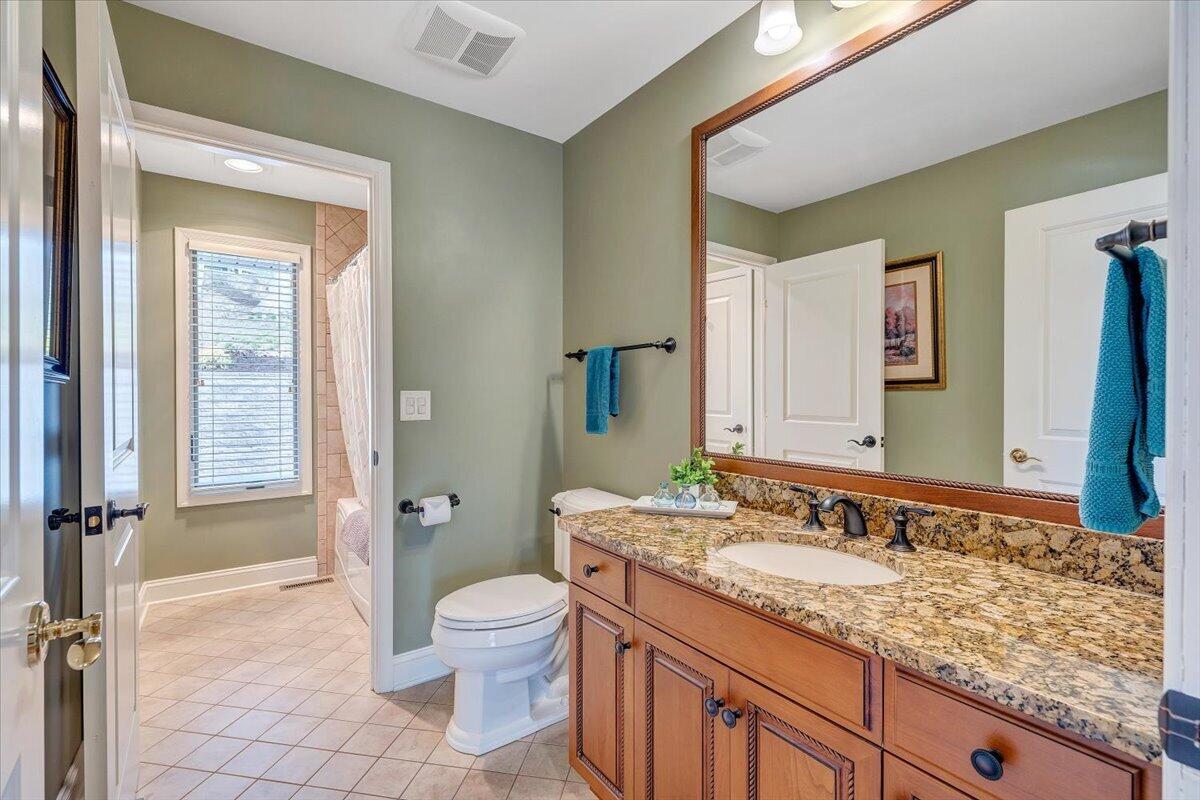 1055 REDBUD LN