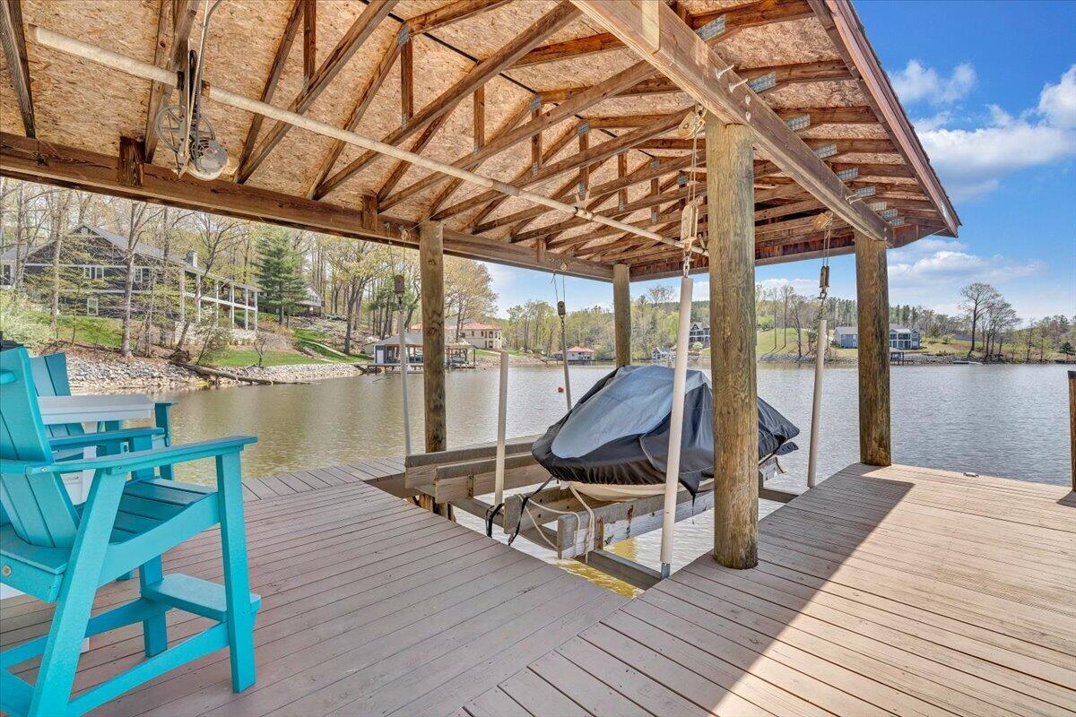 1055 REDBUD LN