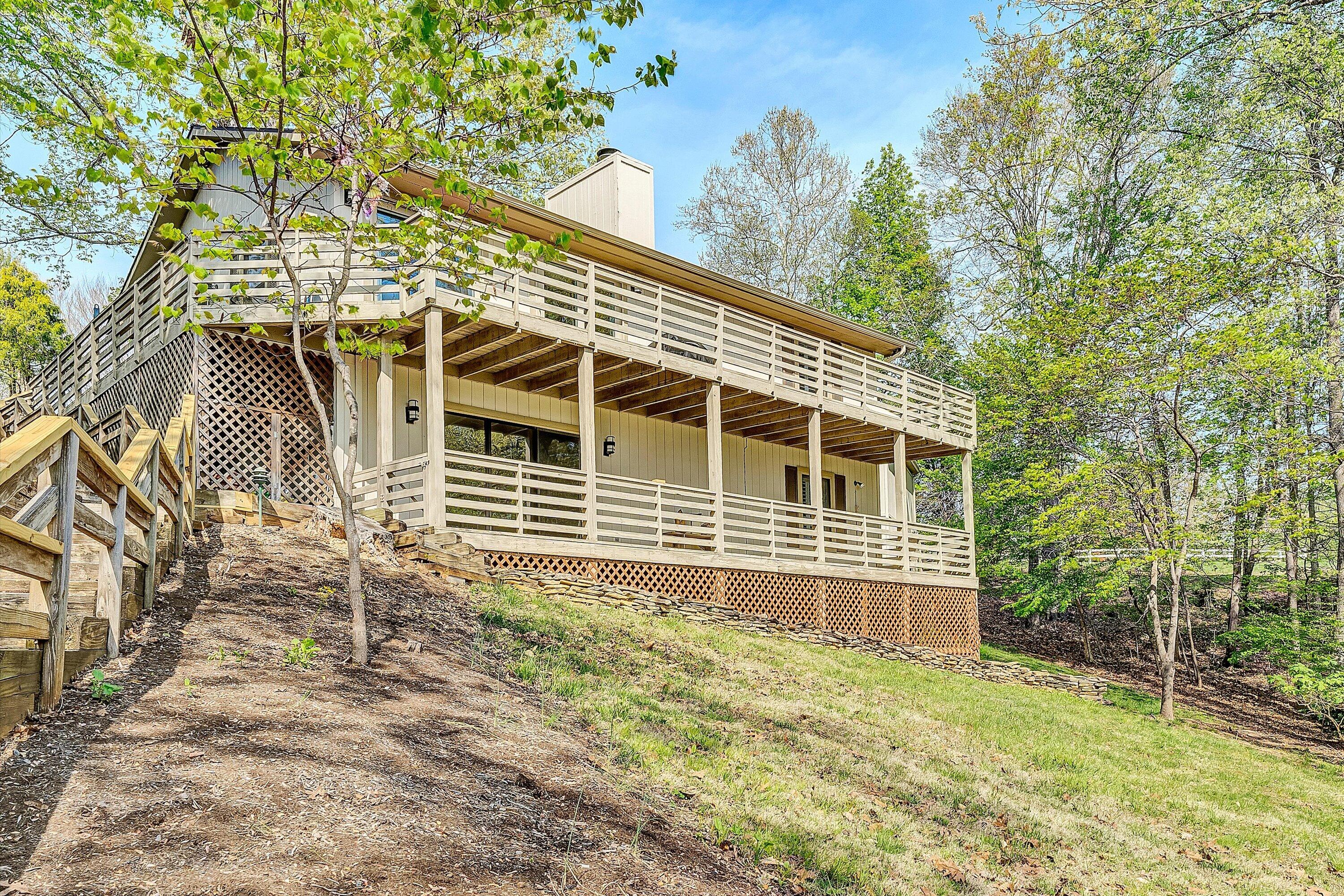 259 Brooks Point LN