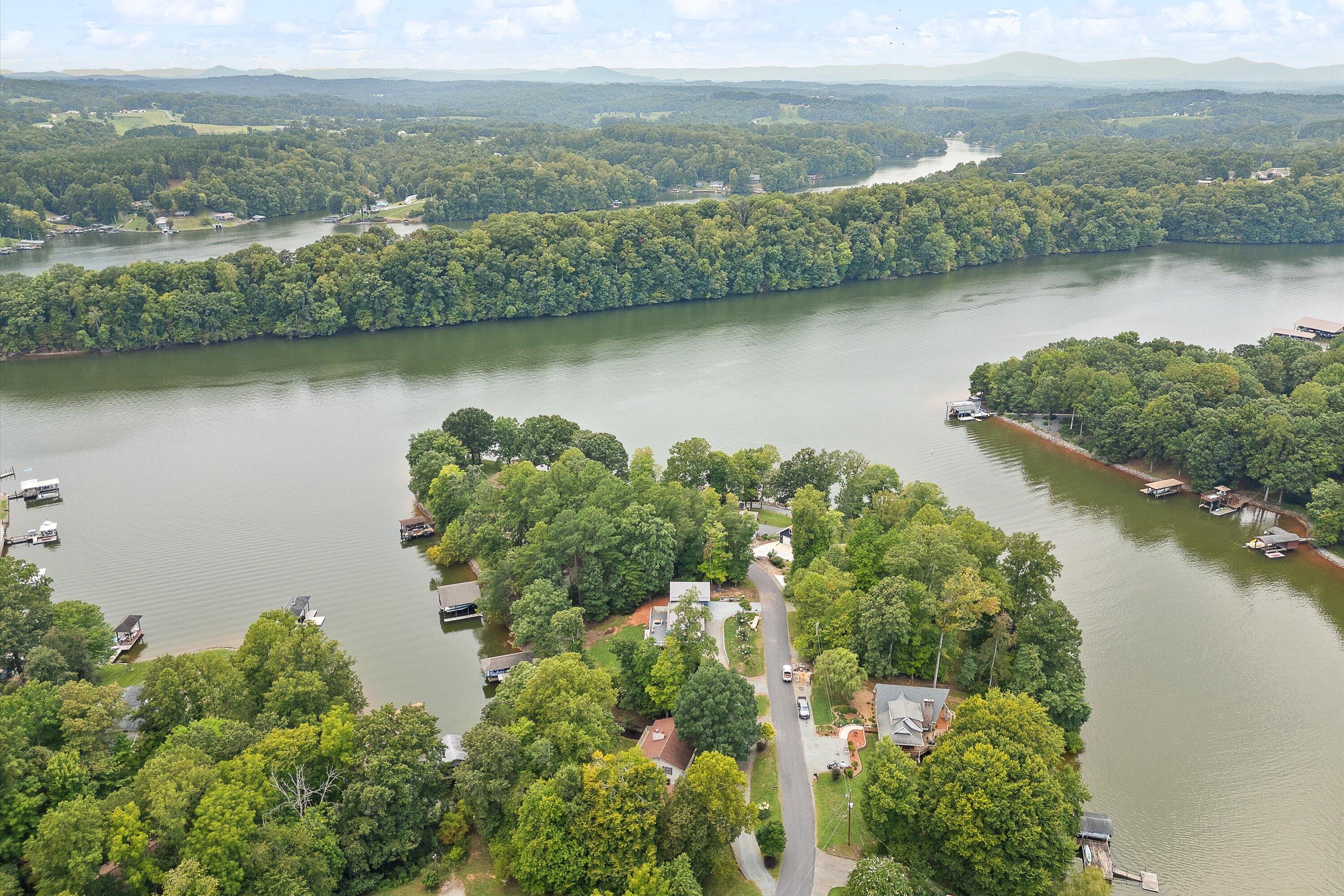 259 Brooks Point LN