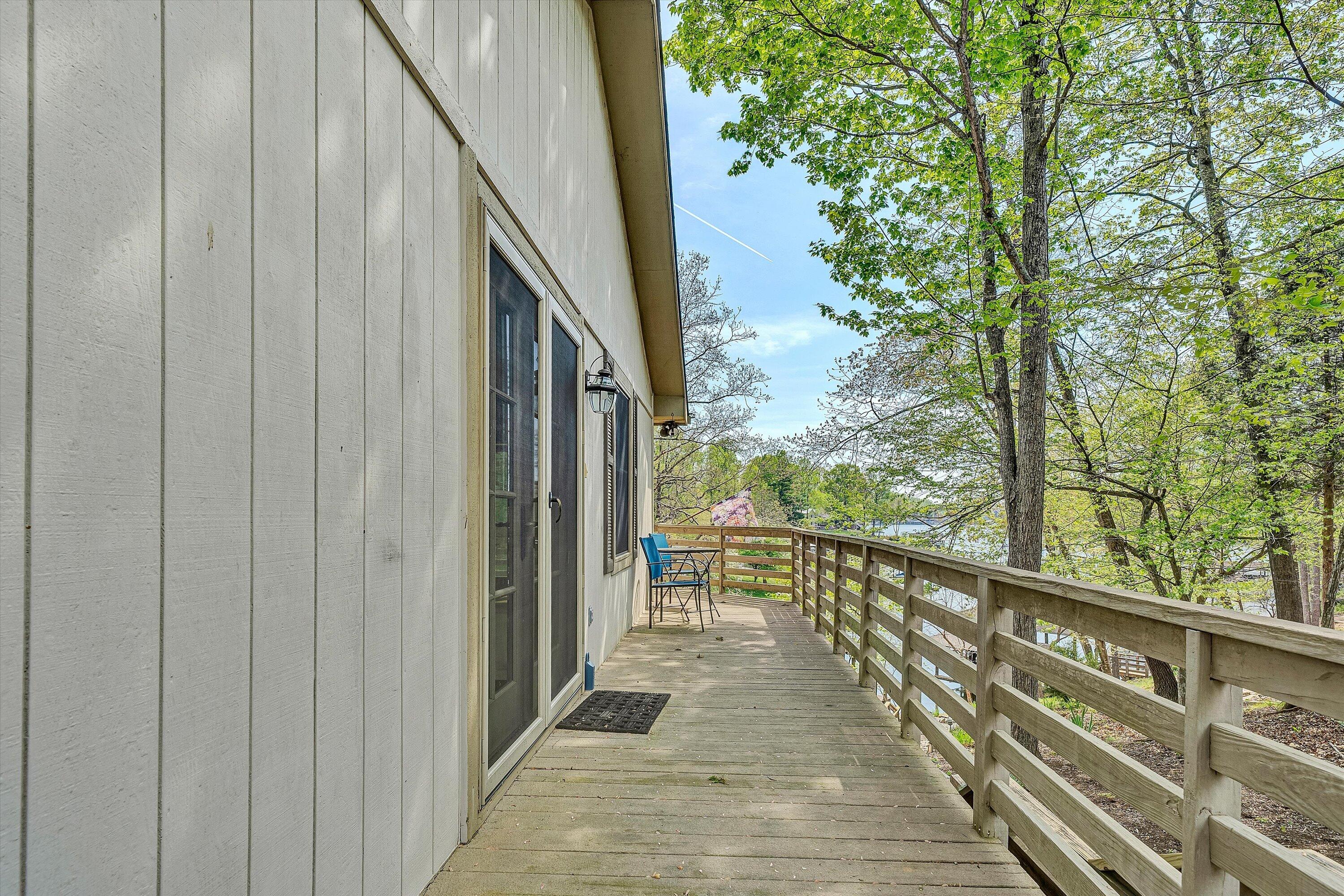 259 Brooks Point LN