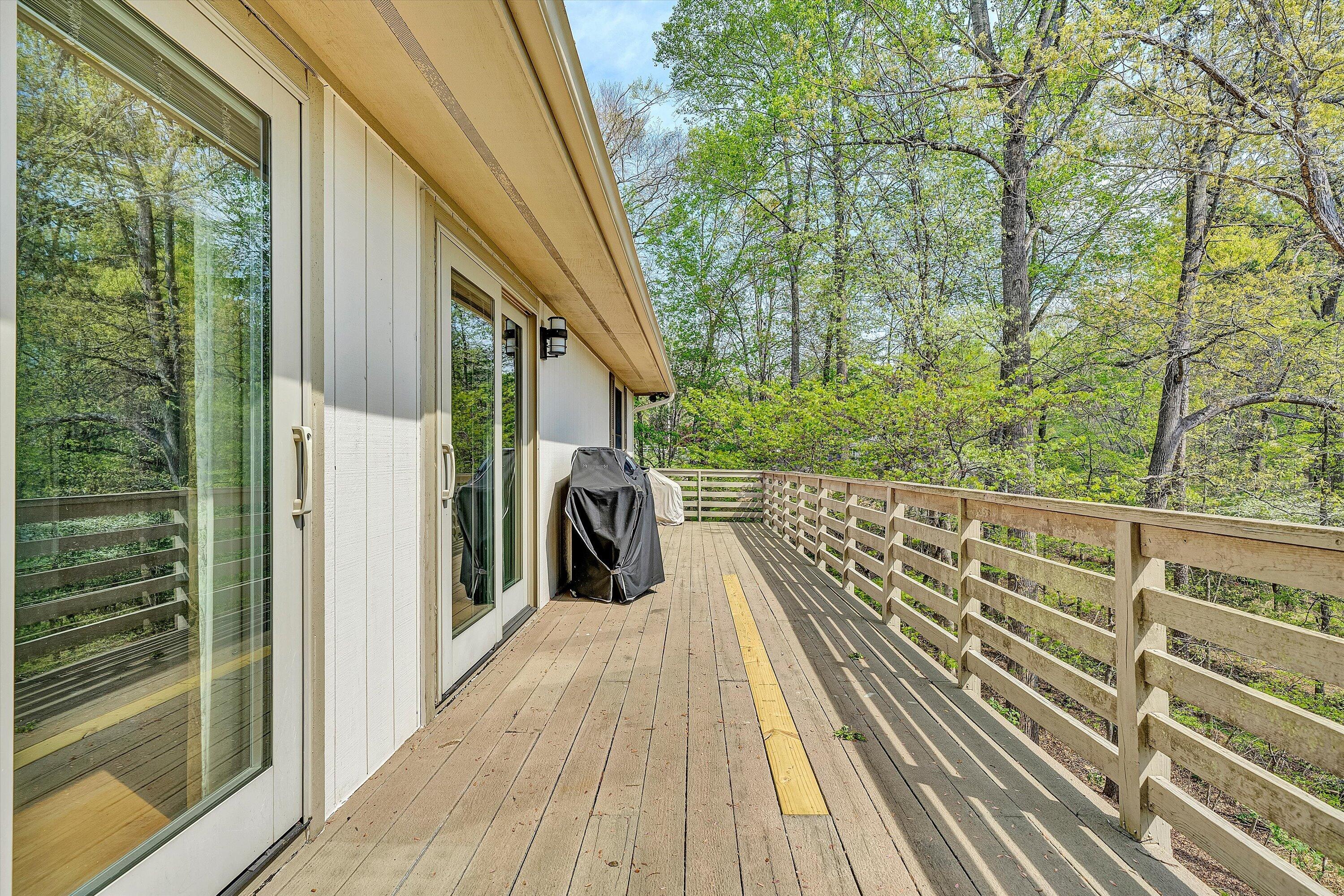 259 Brooks Point LN