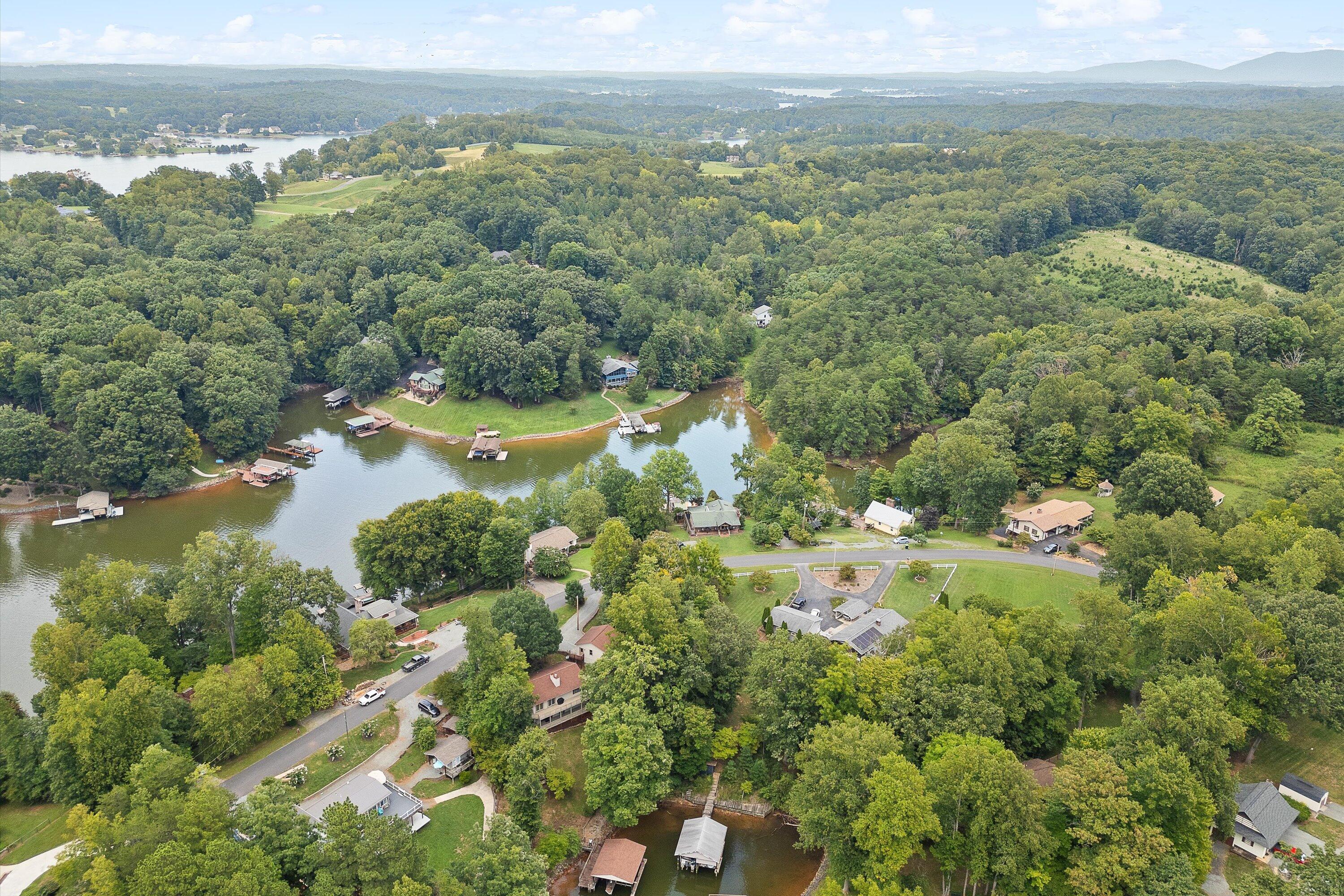 259 Brooks Point LN