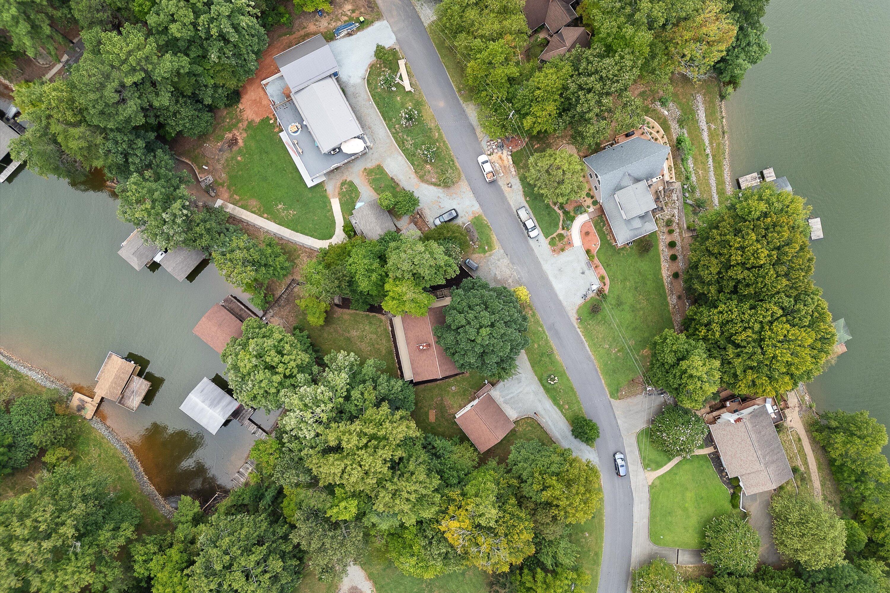 259 Brooks Point LN