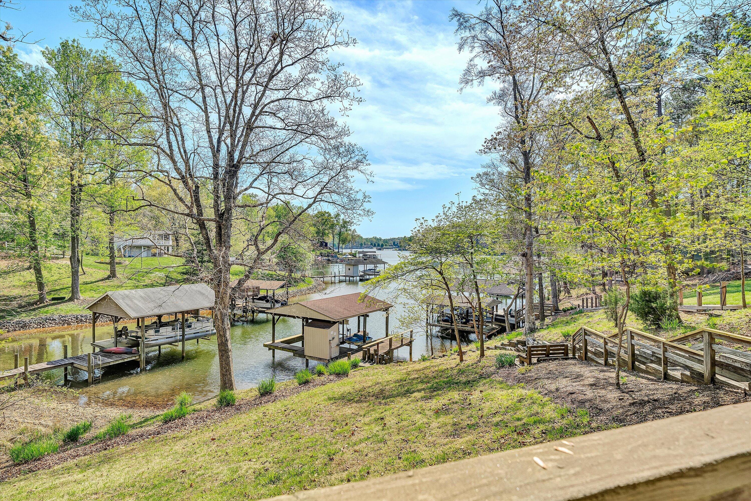 259 Brooks Point LN