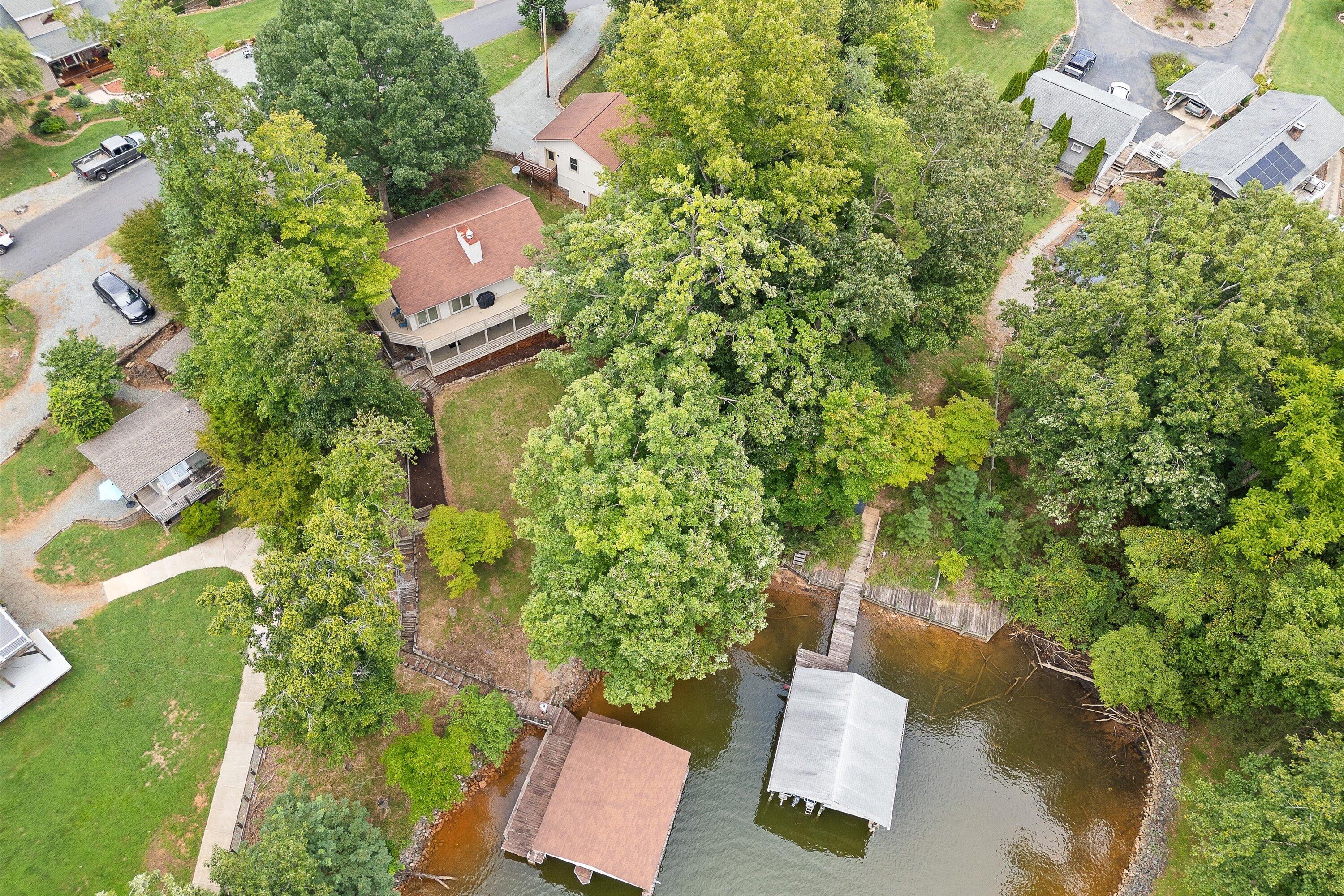 259 Brooks Point LN