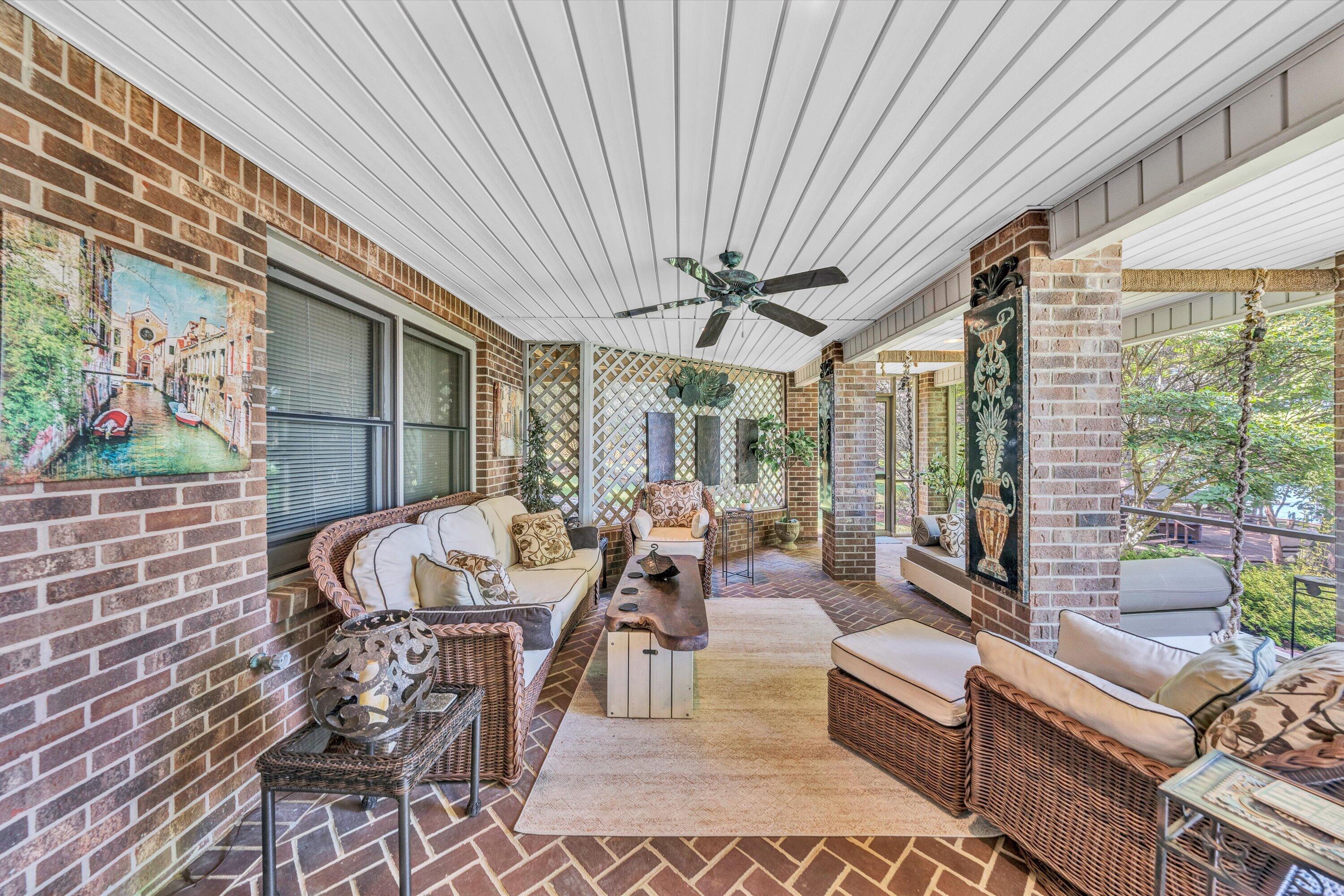 150 Providence LN