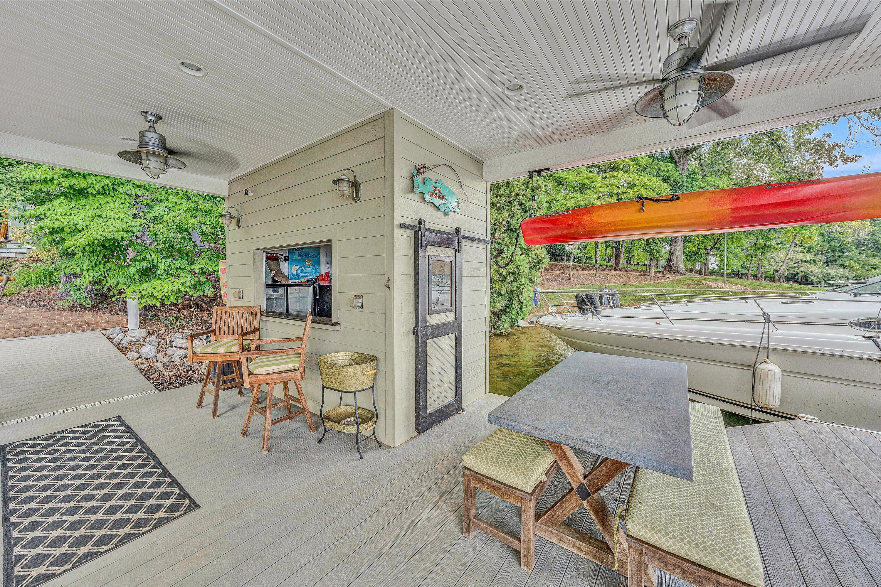 150 Providence LN