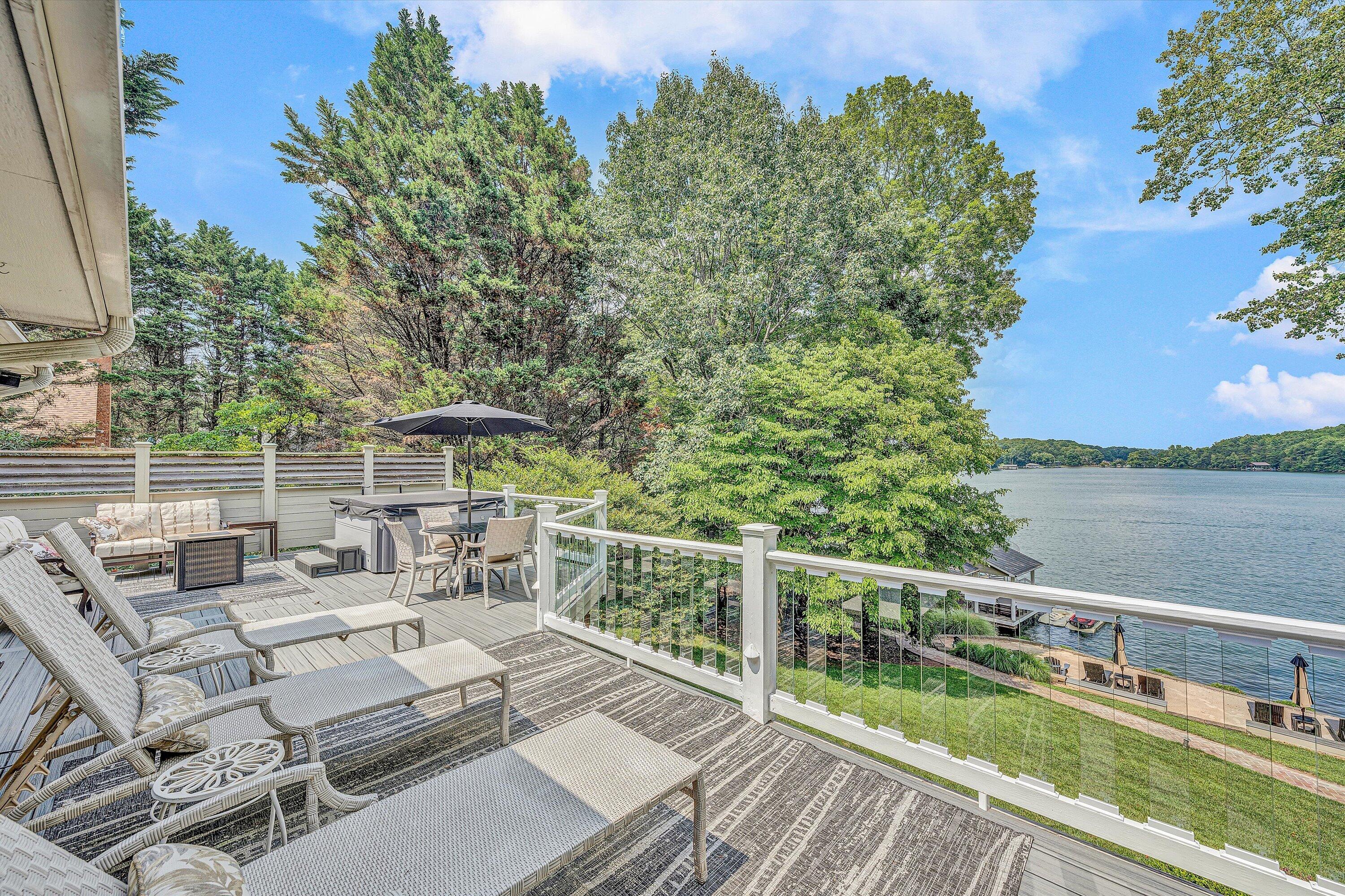 150 Providence LN
