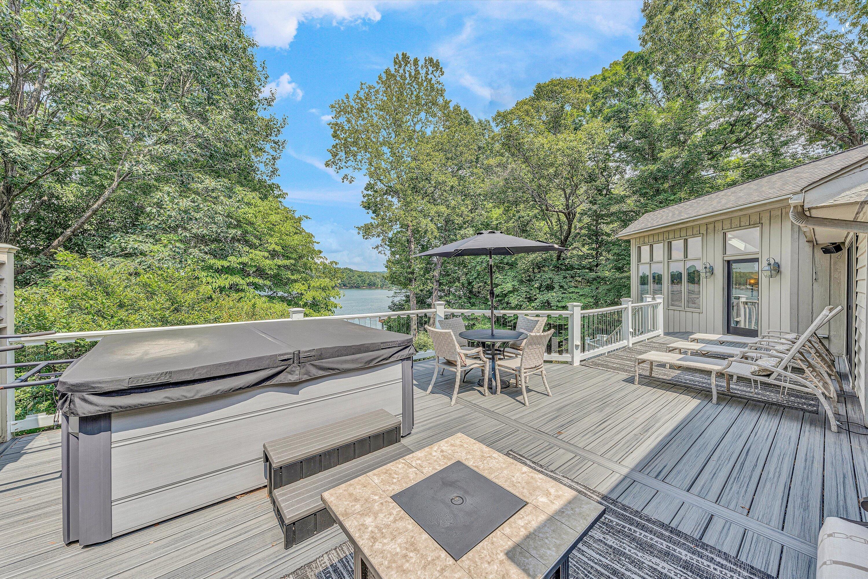 150 Providence LN