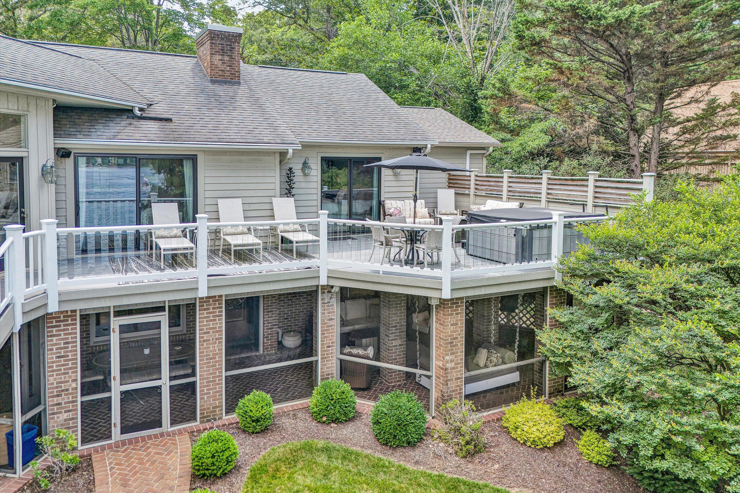 150 Providence LN