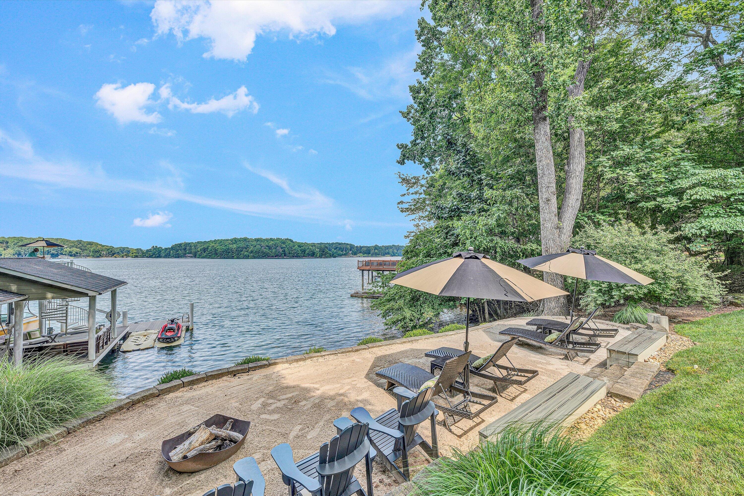 150 Providence LN