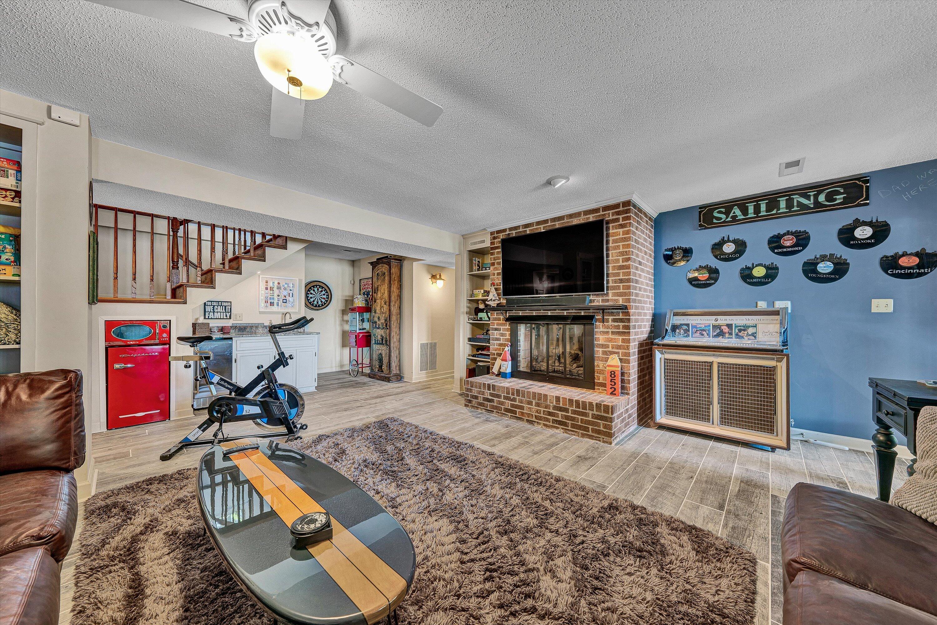 150 Providence LN