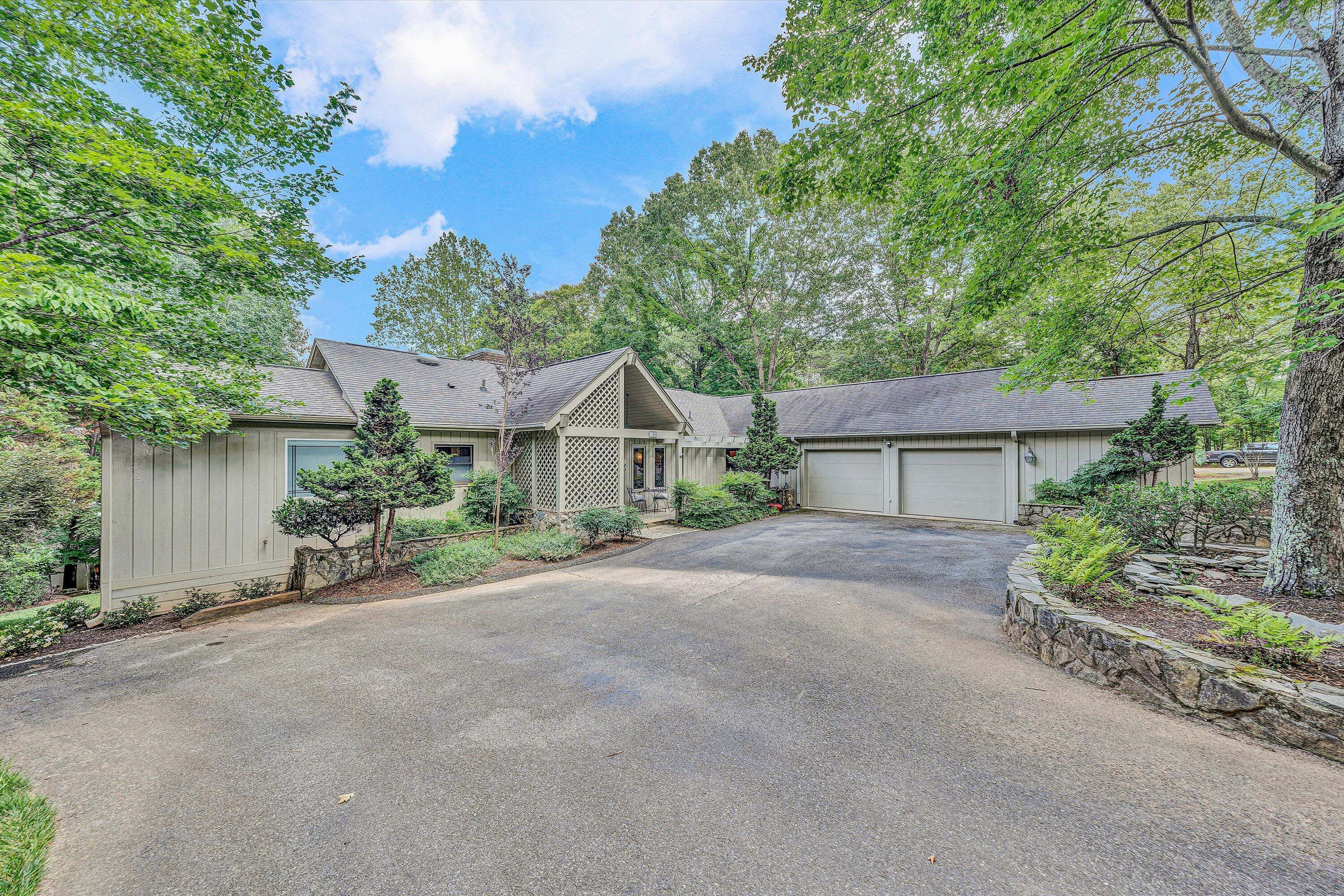 150 Providence LN