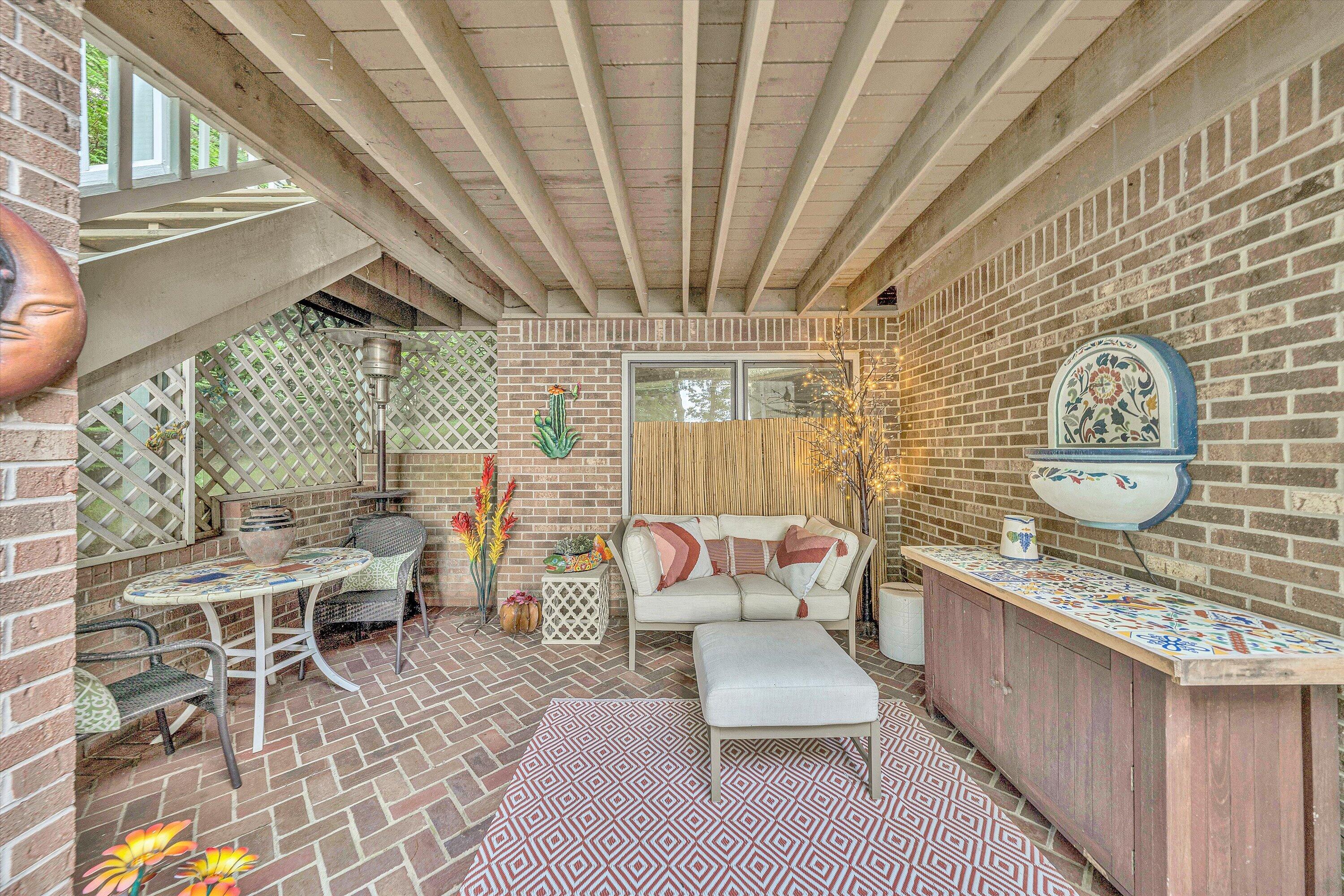 150 Providence LN